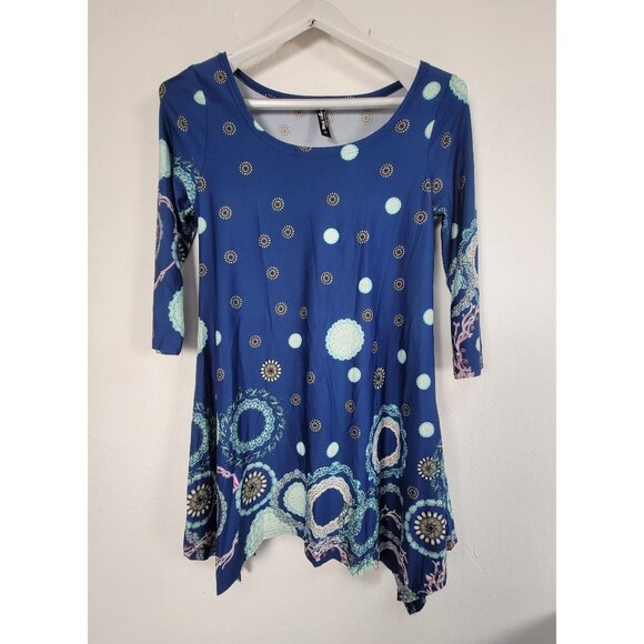 White Mark Women's Medium Erie Tunic Top with Side Pockets & Shark Bite Hem - Picture 1 of 8